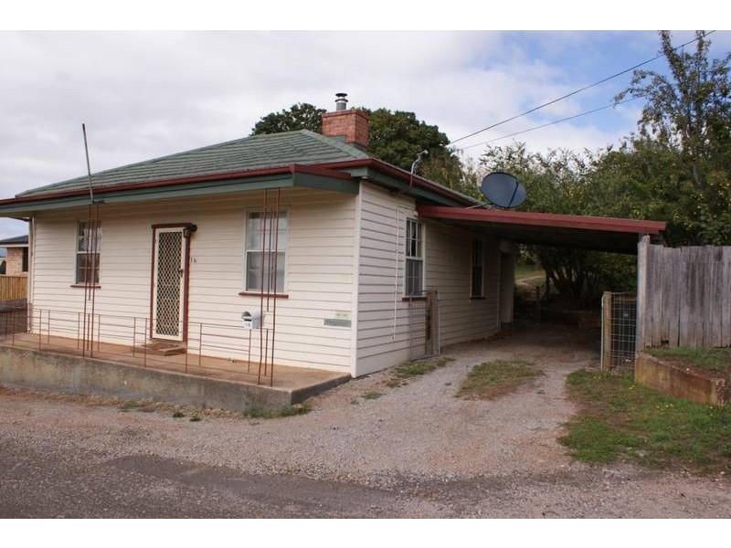 16 West Barrack Street, Deloraine TAS 7304