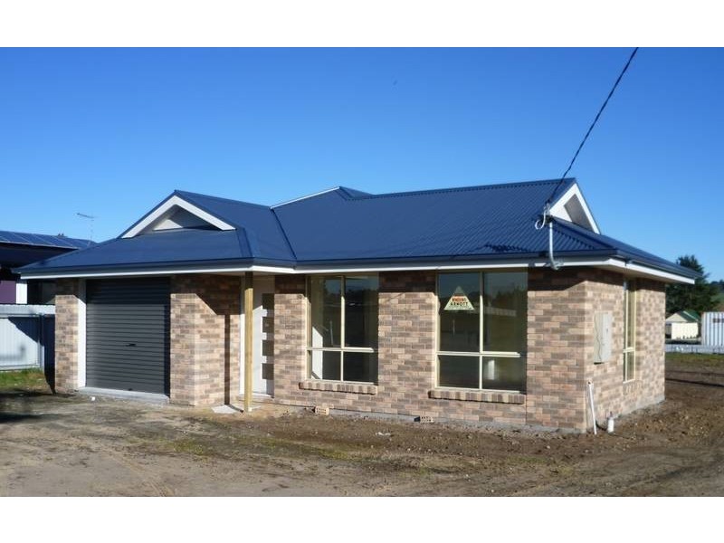 8 William, Westbury TAS 7303