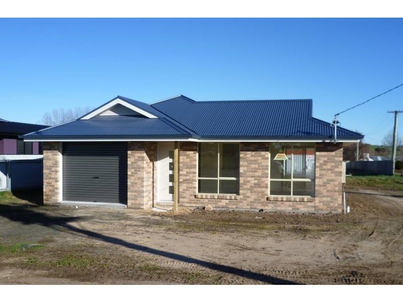 8 William, Westbury TAS 7303