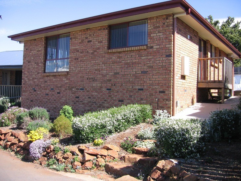 2/2 Bonney Street, Deloraine TAS 7304