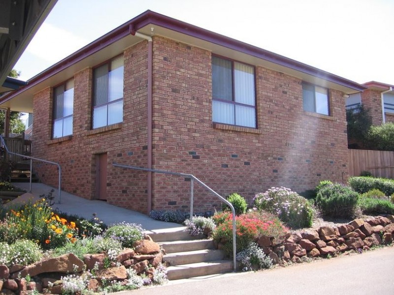 2/2 Bonney Street, Deloraine TAS 7304