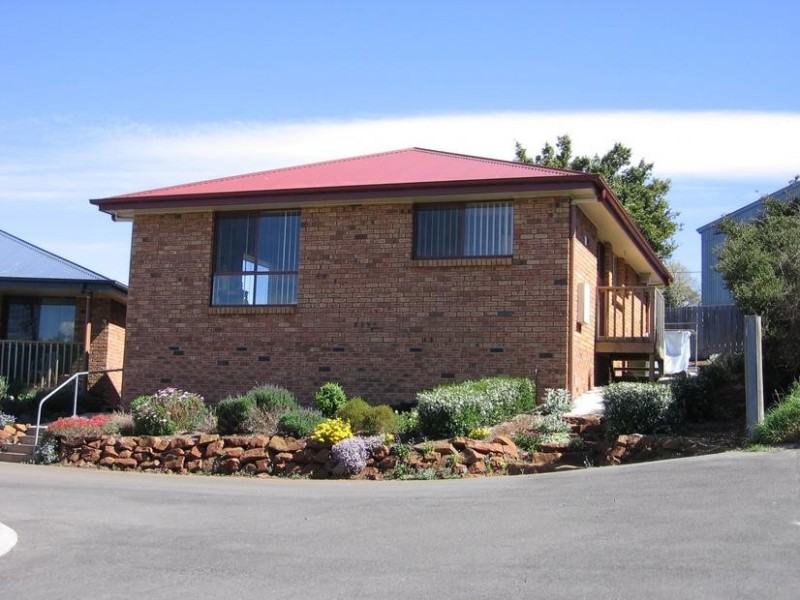 2/2 Bonney Street, Deloraine TAS 7304