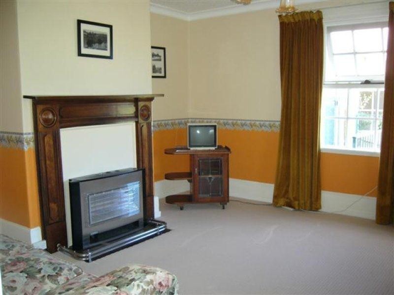 24 East Parade, Deloraine TAS 7304