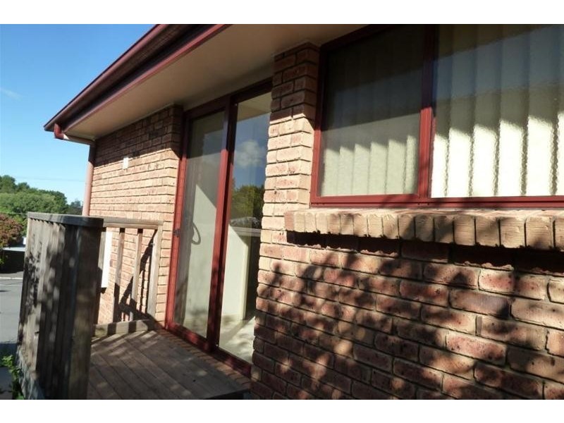 2/2 Bonney Street, Deloraine TAS 7304