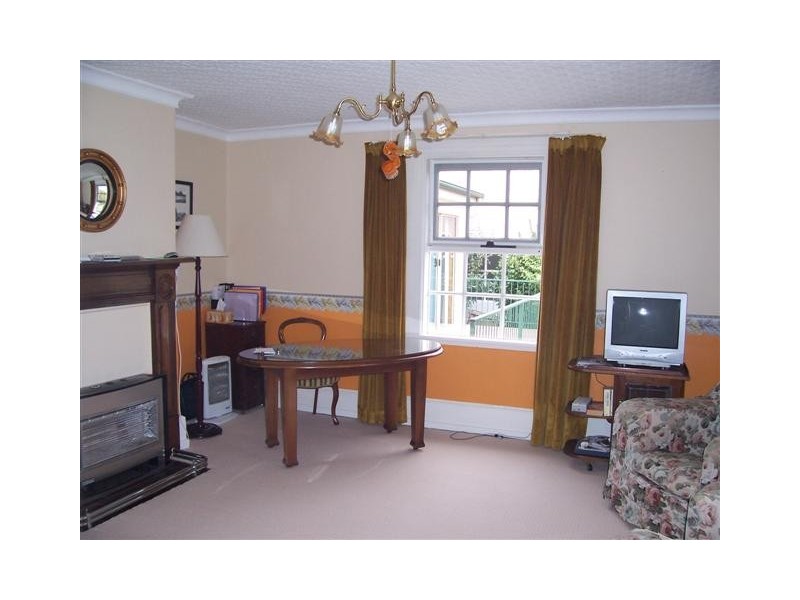 24 East Parade, Deloraine TAS 7304