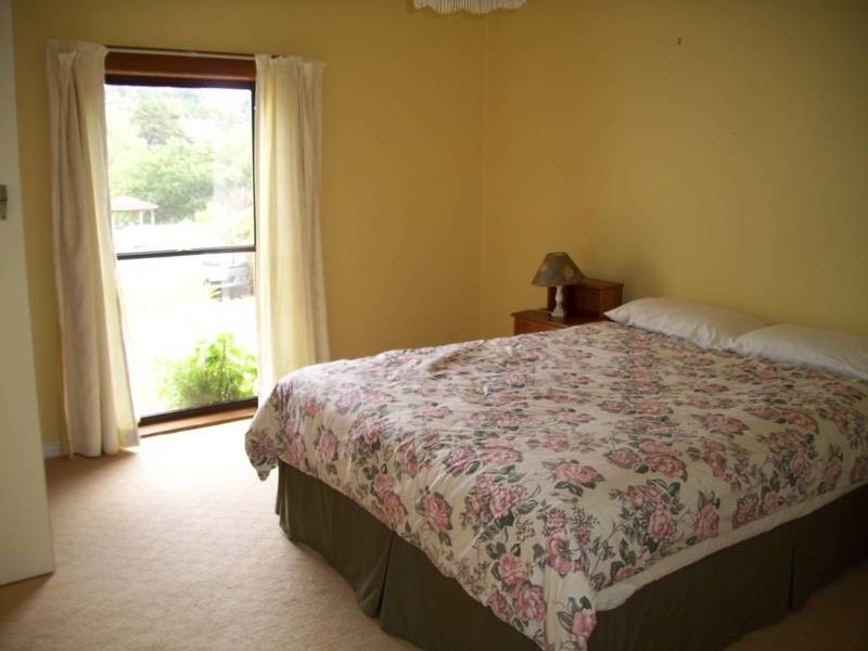 24 East Parade, Deloraine TAS 7304