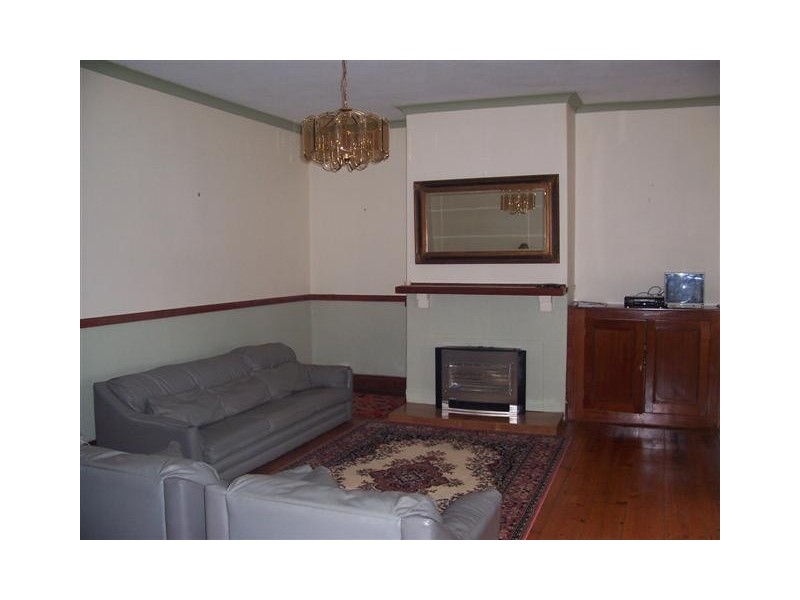 24 East Parade, Deloraine TAS 7304