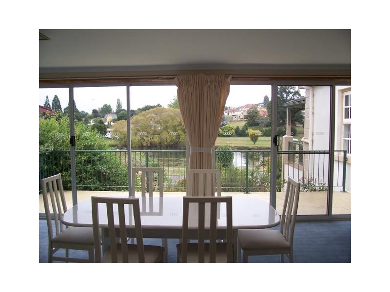 24 East Parade, Deloraine TAS 7304