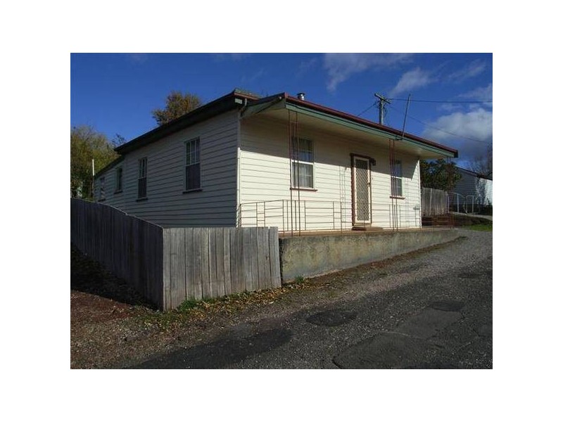 16 West Barrack Street, Deloraine TAS 7304
