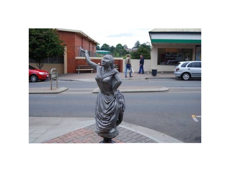 33 Emu Bay Road, Deloraine TAS 7304