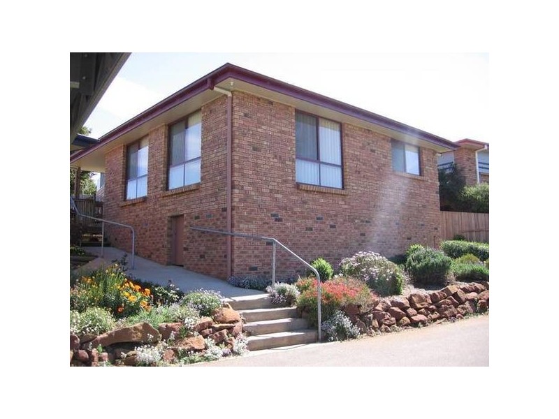 2/2 Bonney Street, Deloraine TAS 7304