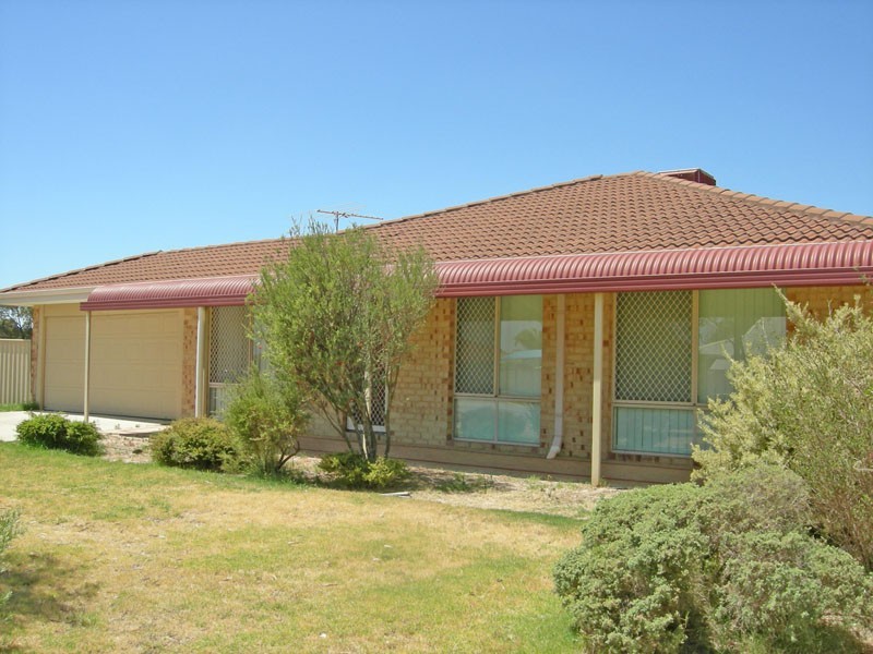 24 Dellar Road, Maddington WA 6109