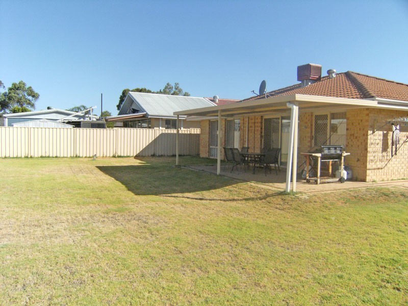 24 Dellar Road, Maddington WA 6109