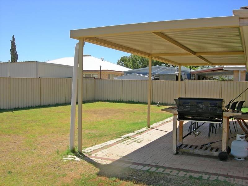 24 Dellar Road, Maddington WA 6109