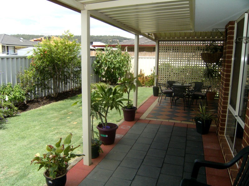 22 Batt Drive, Brookdale WA 6112