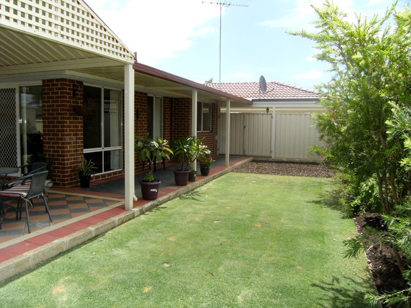 22 Batt Drive, Brookdale WA 6112