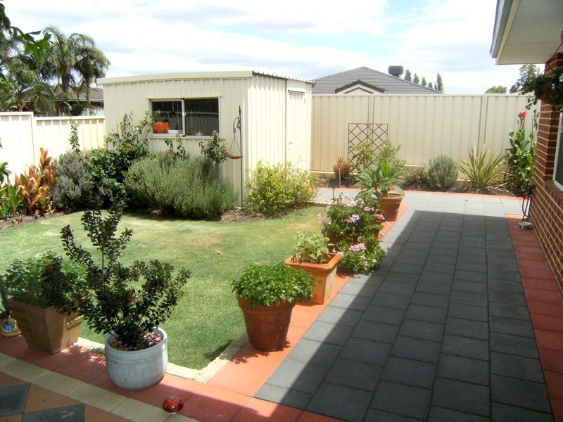 22 Batt Drive, Brookdale WA 6112