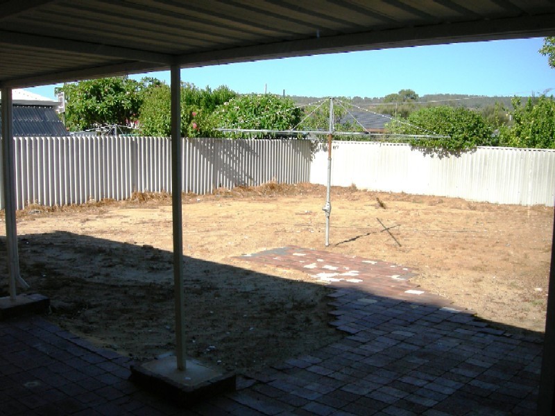 8 Pigott Street, Armadale WA 6112