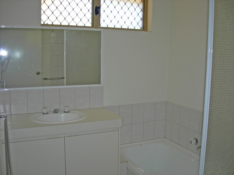 23/4 Page Road, Kelmscott WA 6111