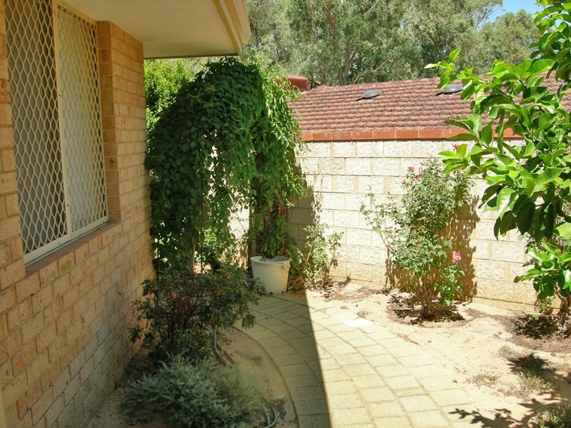 23/4 Page Road, Kelmscott WA 6111
