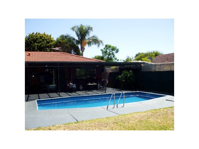 42 Willowmead Way, Kelmscott WA 6111