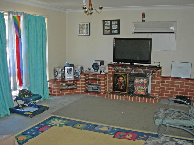 13 Baryna Street, Armadale WA 6112