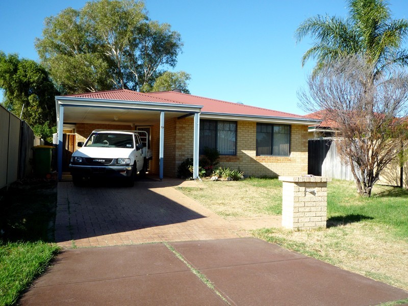 4a Moondyne Crt, Seville Grove WA 6112