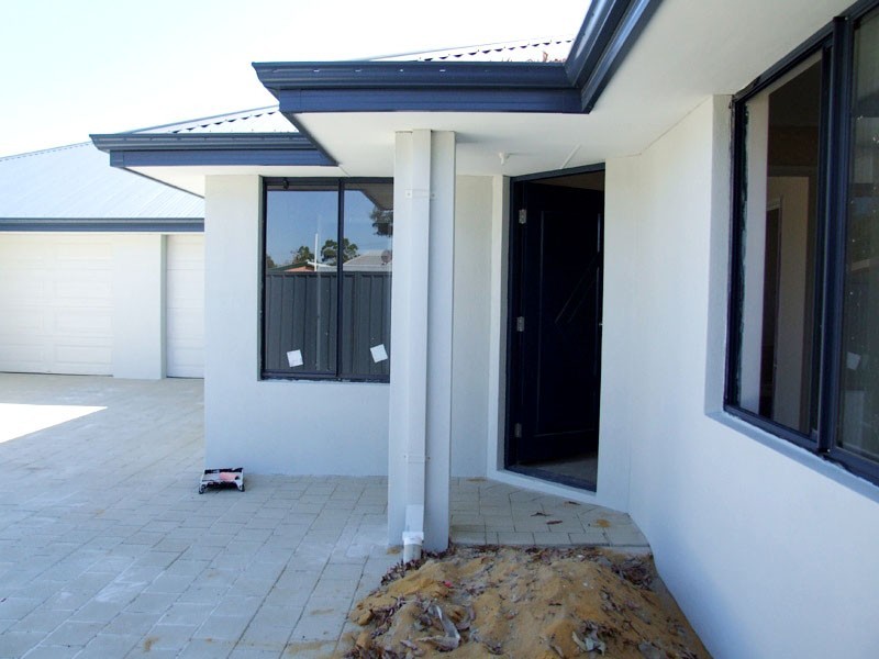 2/18 Friar Rd, Armadale WA 6112