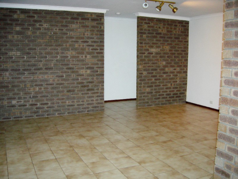 7 Logpine Cres, Camillo WA 6111