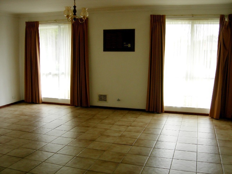 7 Logpine Cres, Camillo WA 6111