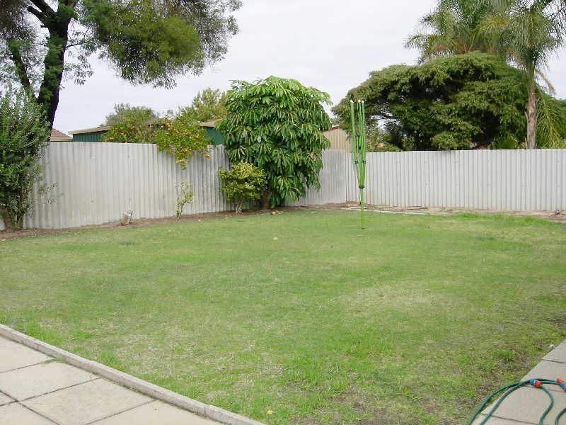 7 Logpine Cres, Camillo WA 6111