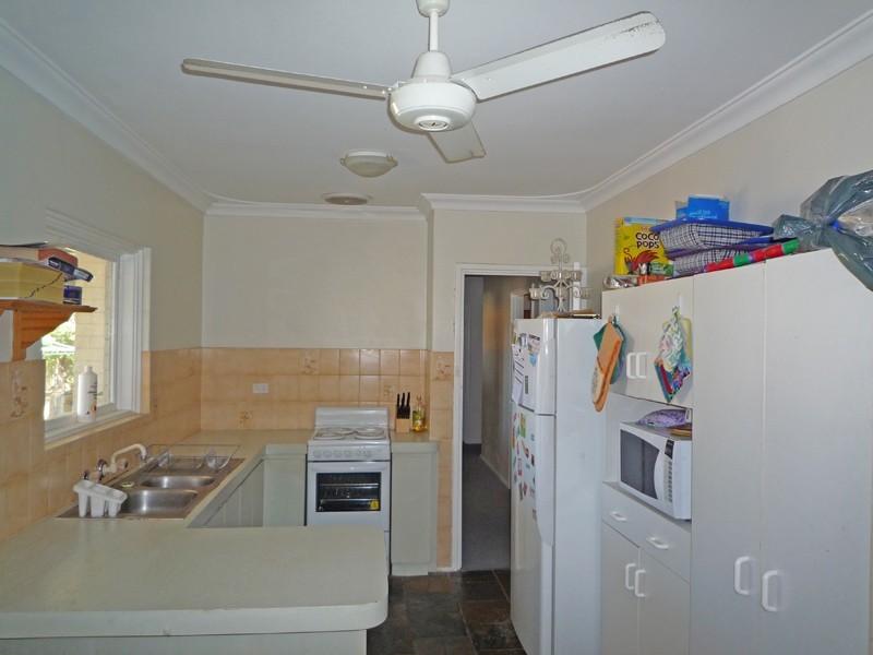 22 Lindy Way, Camillo WA 6111
