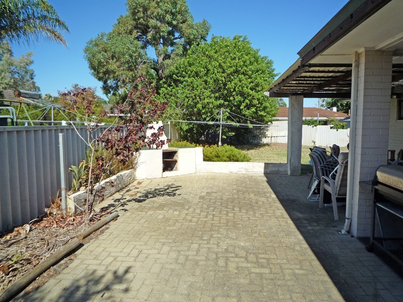 22 Lindy Way, Camillo WA 6111