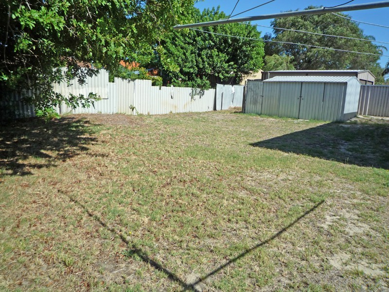 22 Lindy Way, Camillo WA 6111