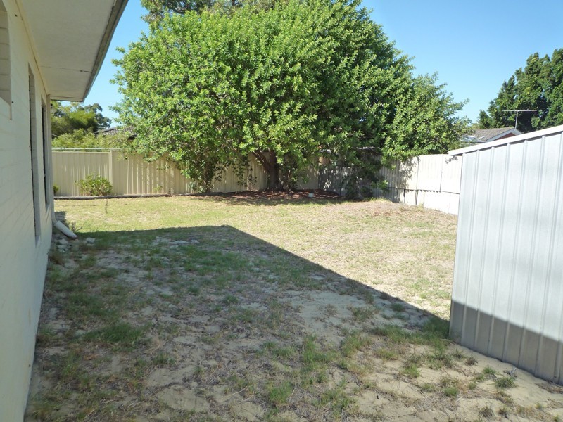 22 Lindy Way, Camillo WA 6111