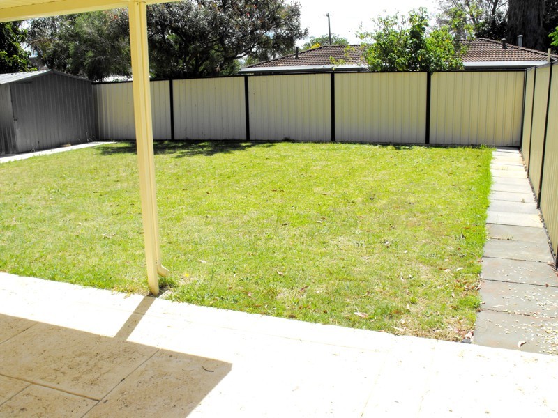 111 Westfield Rd, Camillo WA 6111