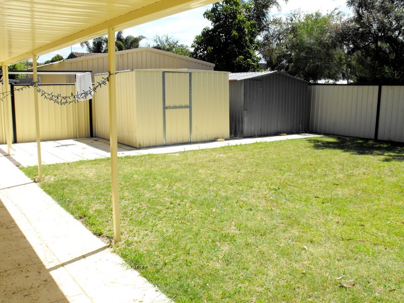 111 Westfield Rd, Camillo WA 6111