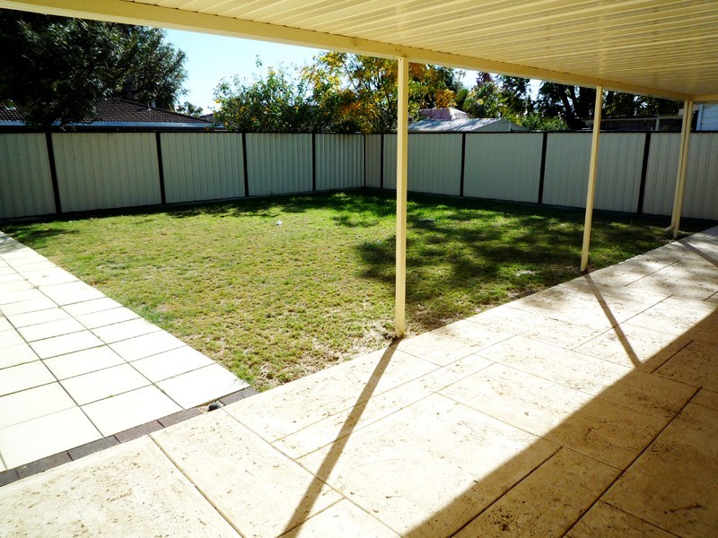 111 Westfield Rd, Camillo WA 6111