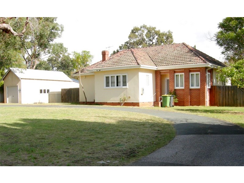 15 River Rd, Kelmscott WA 6111
