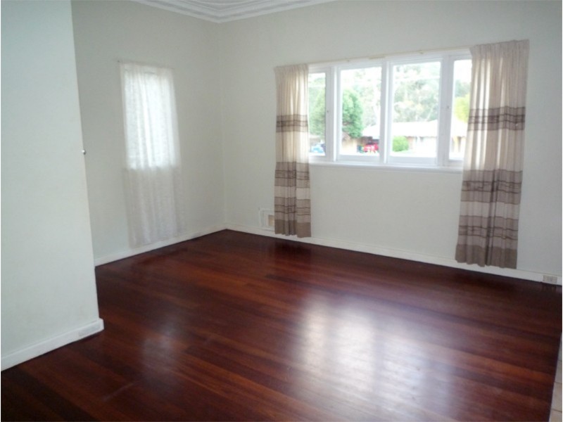 15 River Rd, Kelmscott WA 6111