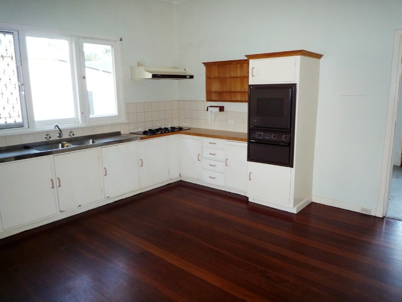 15 River Rd, Kelmscott WA 6111