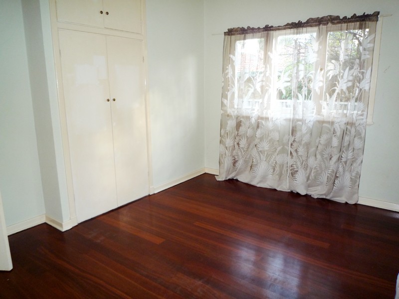 15 River Rd, Kelmscott WA 6111