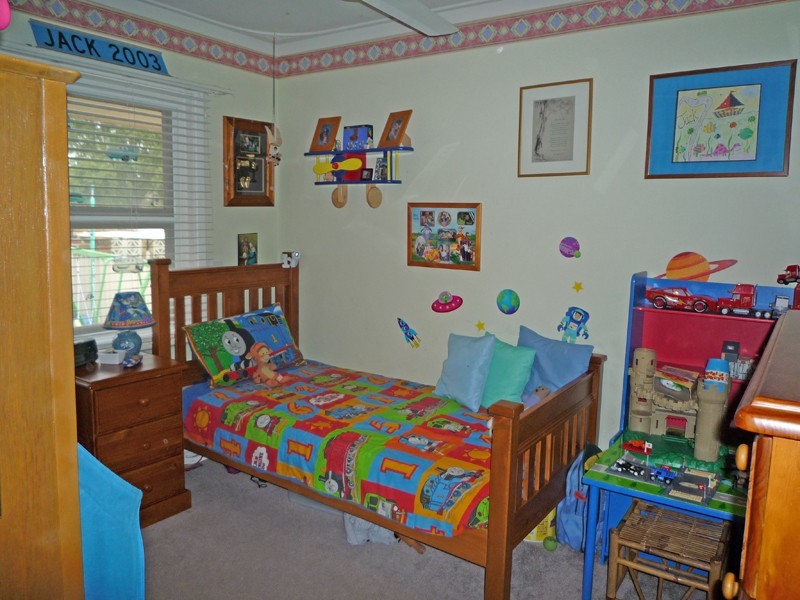 5 George Street, Kelmscott WA 6111