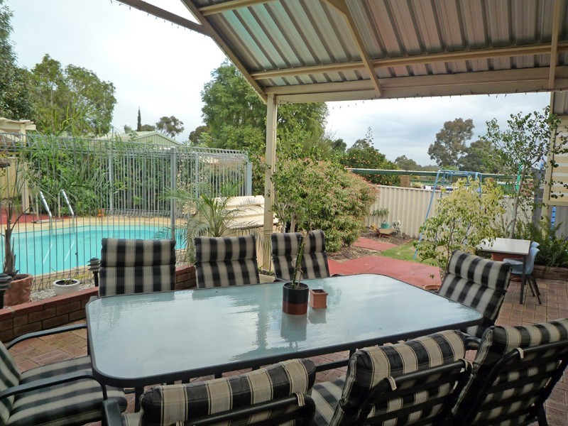 5 George Street, Kelmscott WA 6111