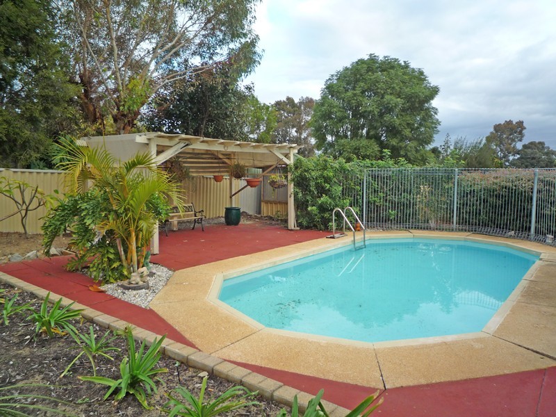 5 George Street, Kelmscott WA 6111