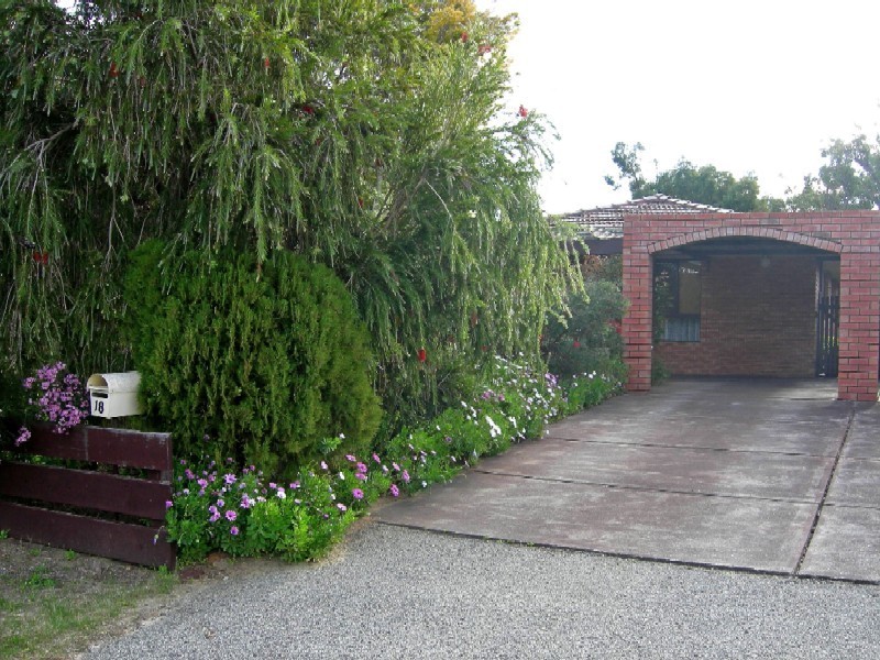18 Wakehurst Pl, Kelmscott WA 6111