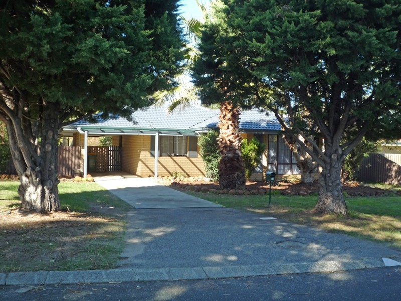 10 Huxley Court, Camillo WA 6111
