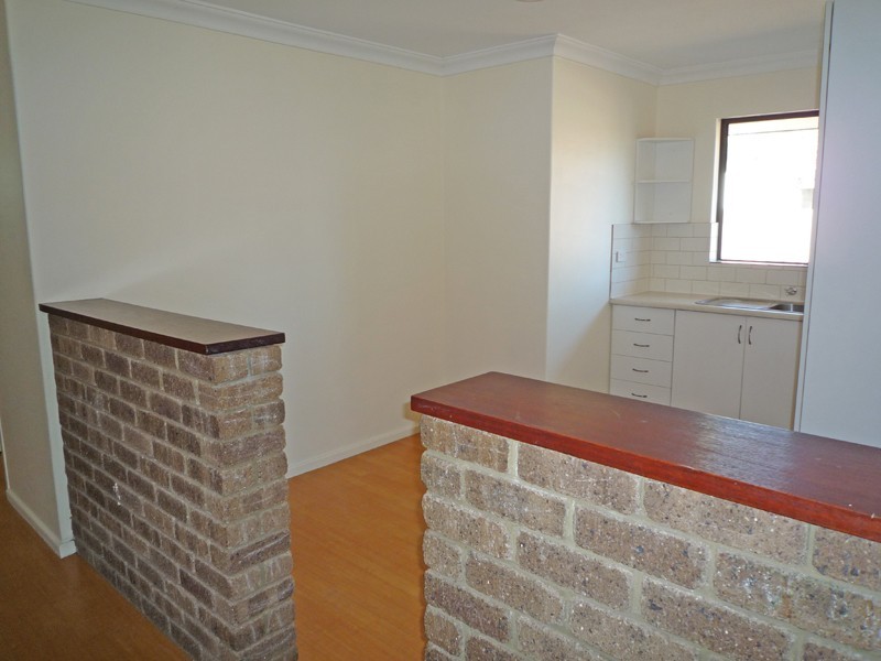 10 Huxley Court, Camillo WA 6111