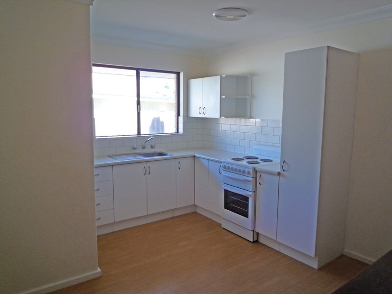 10 Huxley Court, Camillo WA 6111