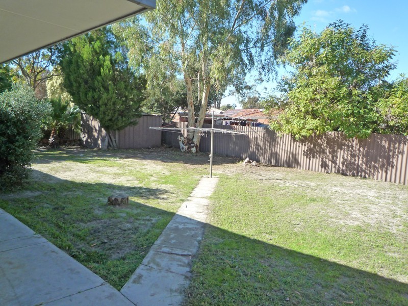 10 Huxley Court, Camillo WA 6111